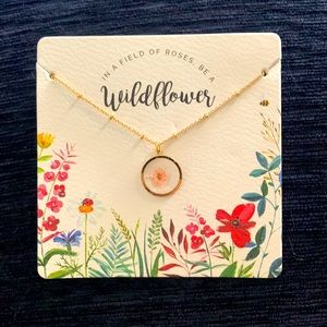 Brand New, Never Worn Wildflower Necklace Gold
